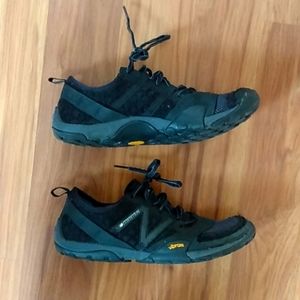 New Balance Minimus Black Trail Runners 8 Mens